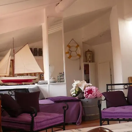 Vieux / Marche Aux Fleurs