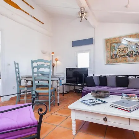 Vieux / Marche Aux Fleurs Apartmán